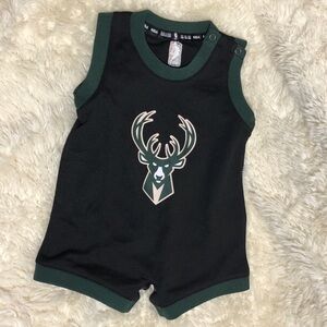 NBA Milwaukee Bucks Infant Sleeveless Romper Black & Green Size 12M